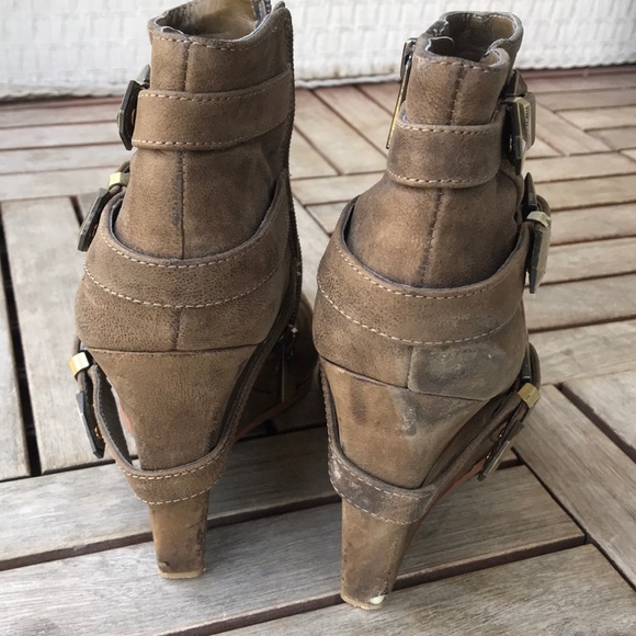 Boots - Picture 6 of 7